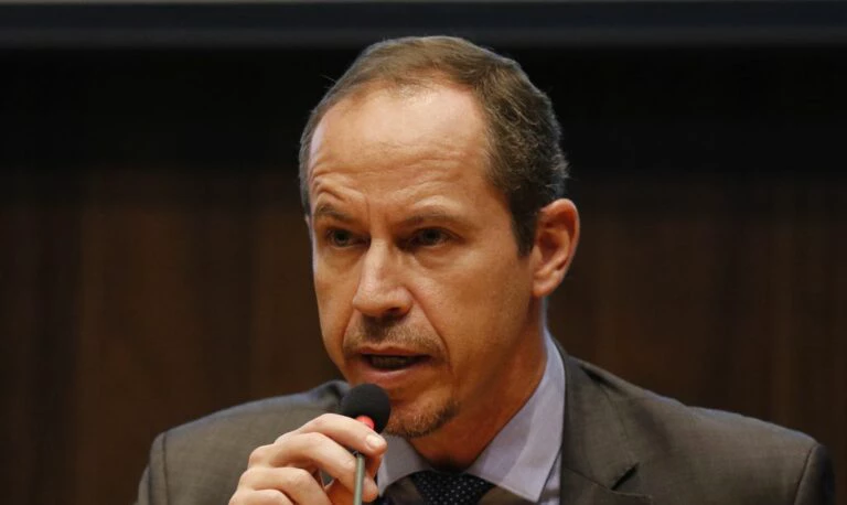 Governo quer banir WhatsApp e aderir a outra plataforma