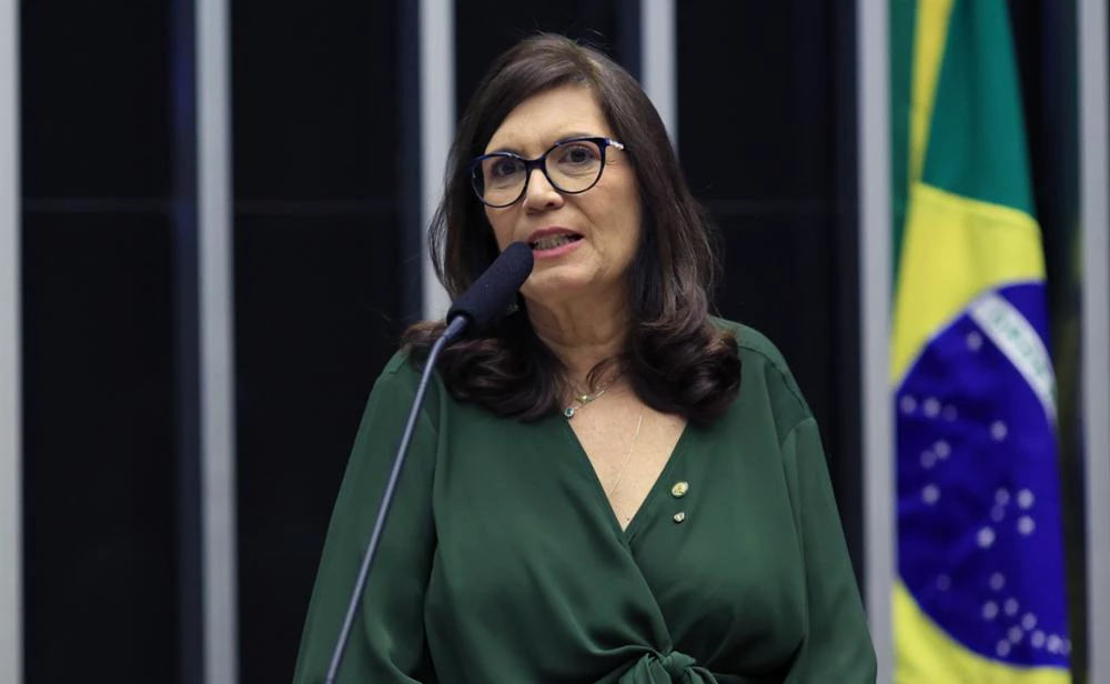 Kicis ajuíza ação para remover post do BC contra Nikolas
