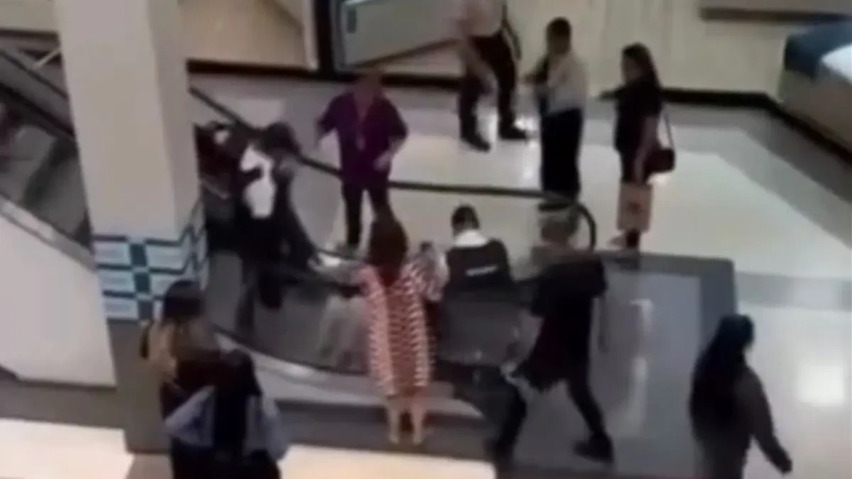 Idosa fica com cabelo preso em escada rolante após queda em shopping de Aparecida