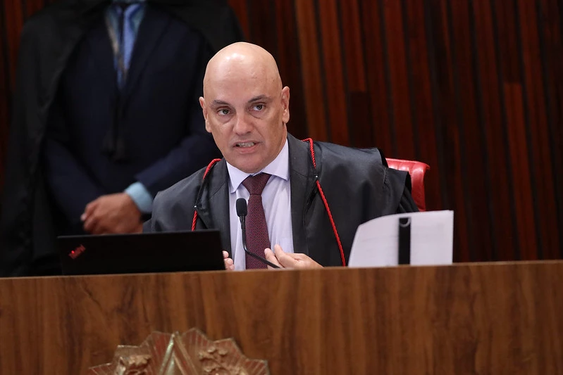 TSE inaugura centro contra fake news comandado por Moraes