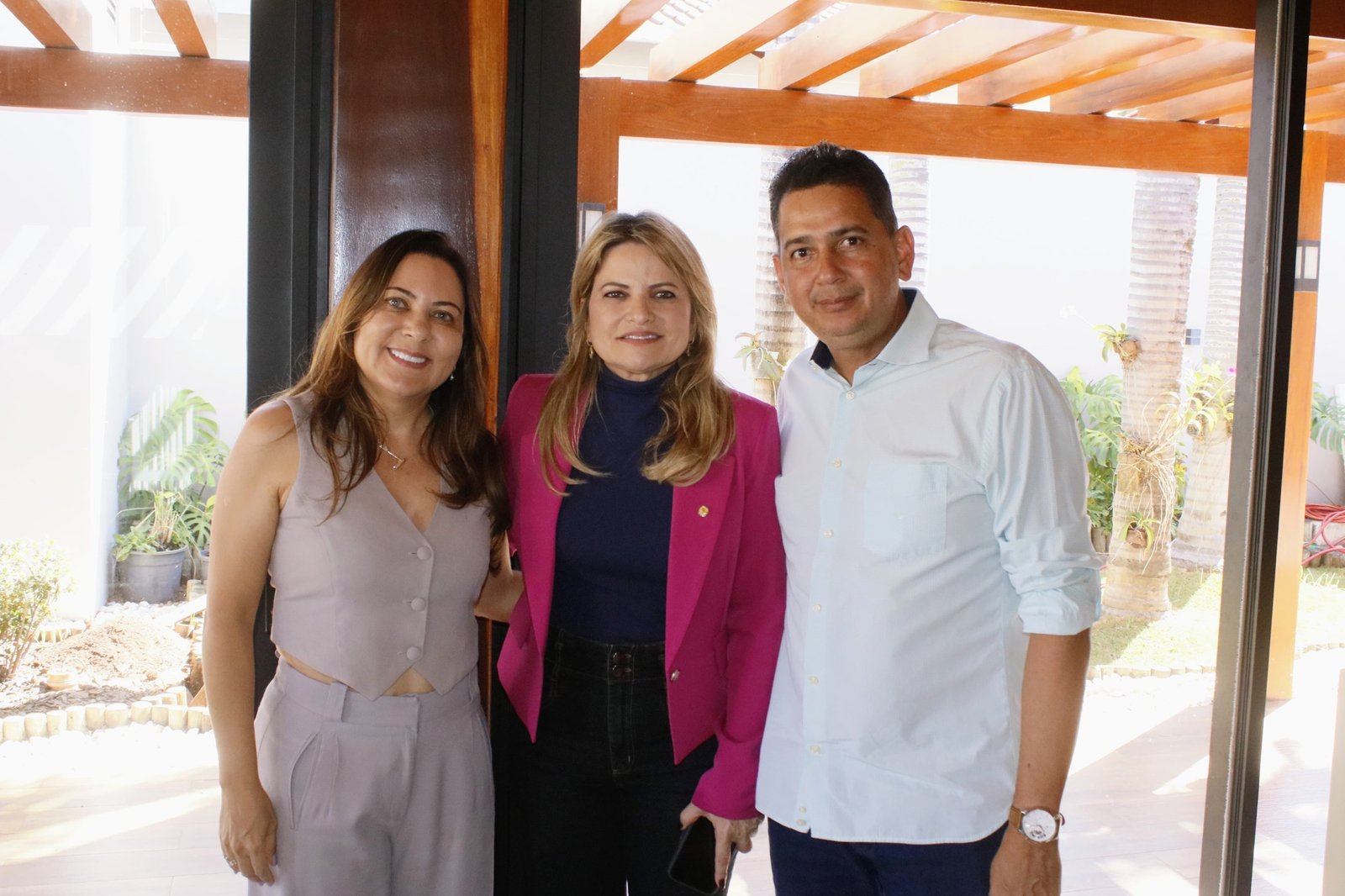Medicina: Oziris Ribeiro recebe a Deputada Federal Flávia Morais e equipe da UFG em sua casa