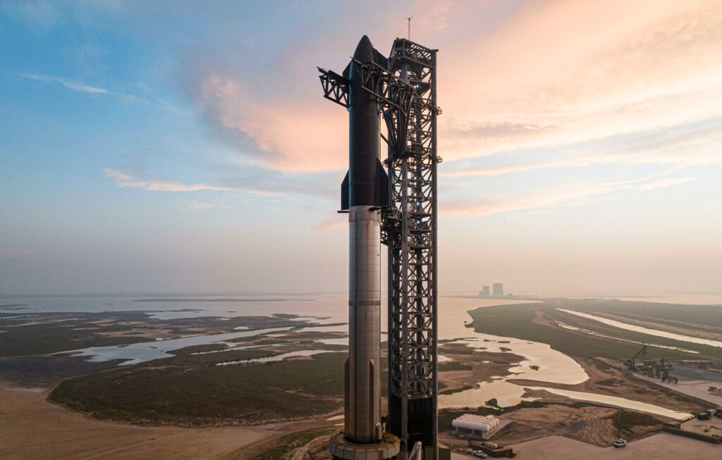 SpaceX, de Elon Musk, testa voo da nave mais poderosa do mundo