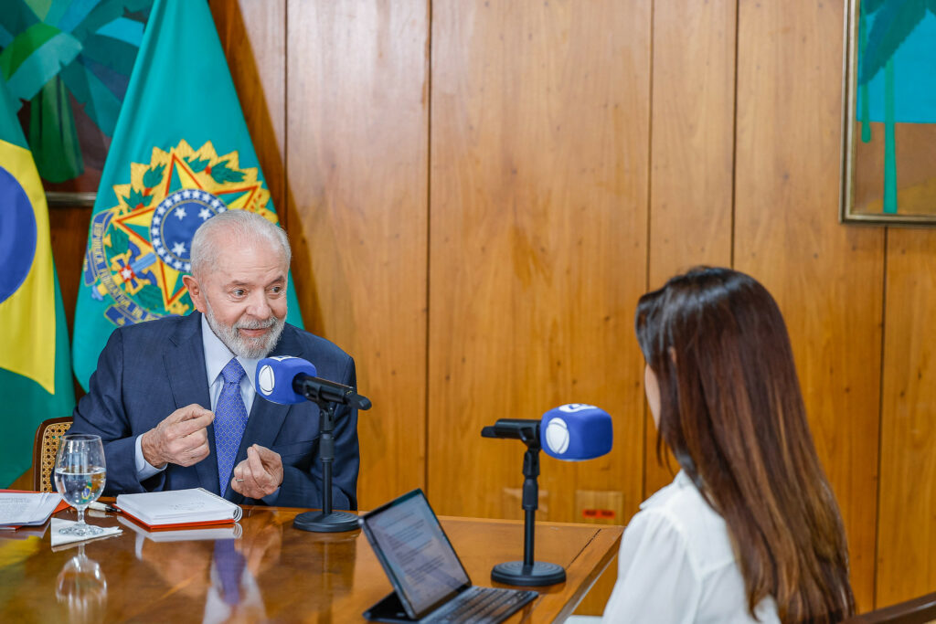 Namorada de chefe da PF já foi demitida por vazar falas de Lula