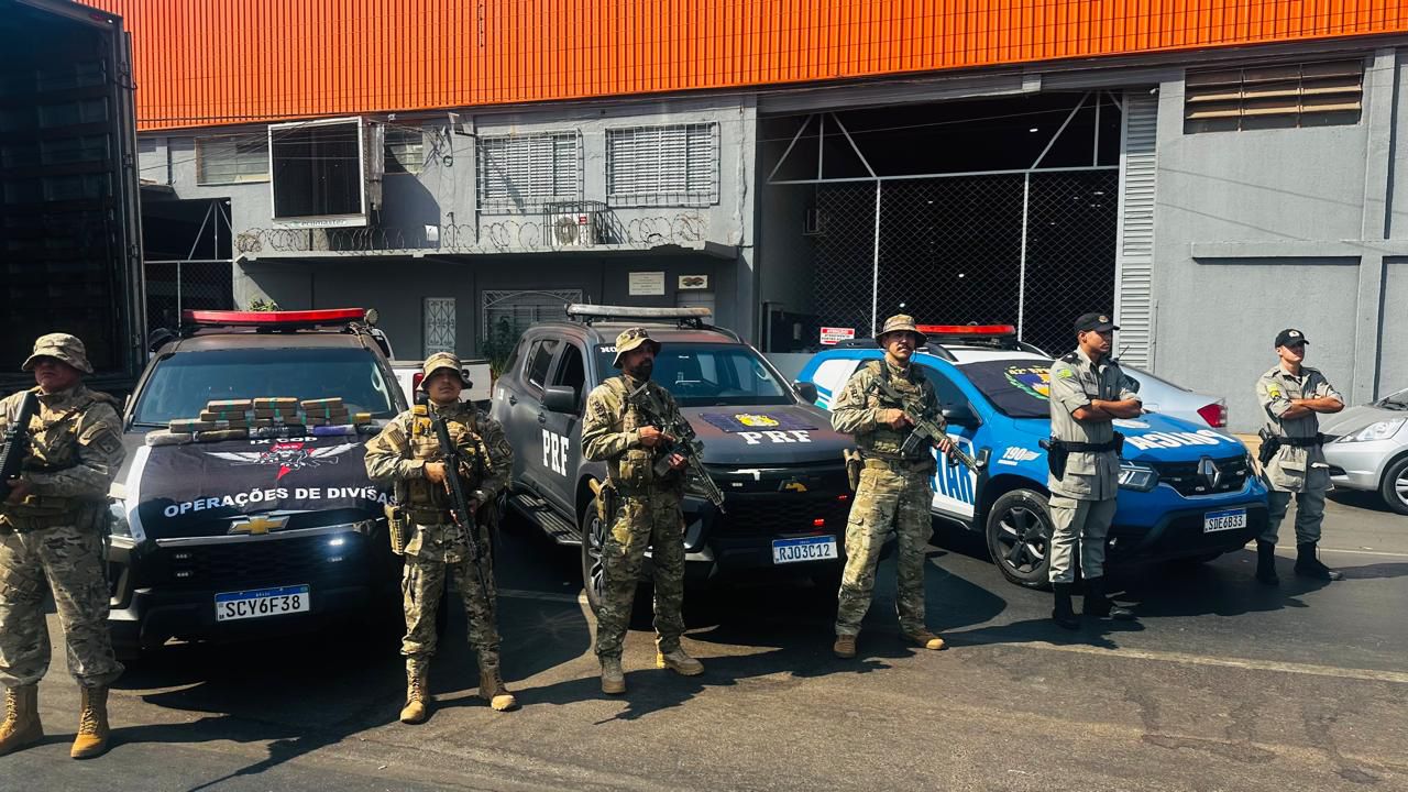 PRF e PMGO apreendem drogas escondidas em máquina de confeitaria em Goiânia