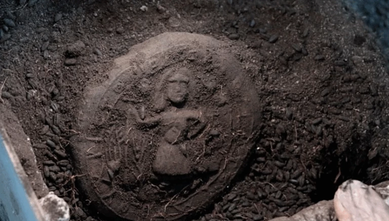 Pão de 1,3 mil anos com imagem de Jesus é achado na Turquia