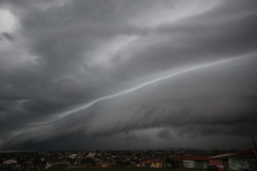 Frente fria chega a Goiás e deve causar chuvas intensas e rajadas de ventos em 60 cidades