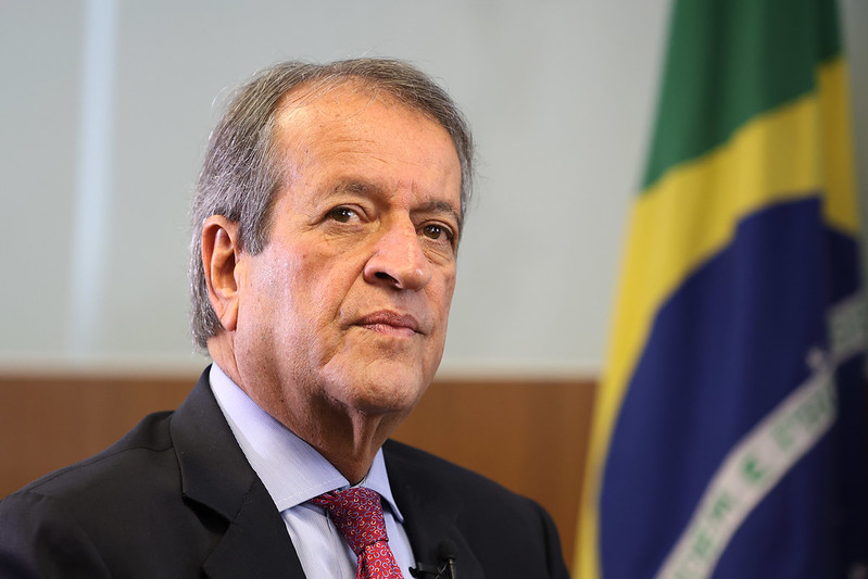 Dino manda bloquear até R$ 119 milhões em bens de Valdemar