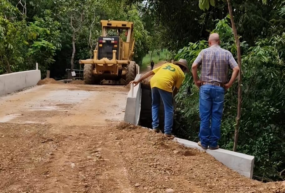 Prefeitura constrói ponte de concreto no Córrego do Vereda e entrega obra durável para gerações