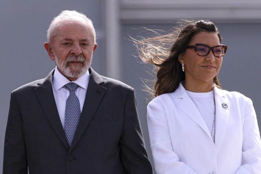 Lula publica decreto que amplia poderes de Janja no Planalto