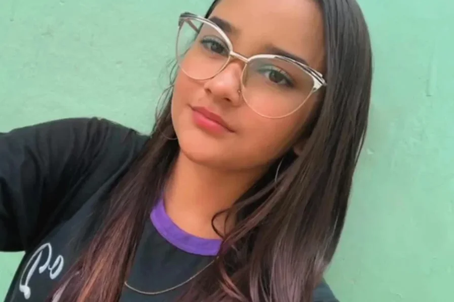 Adolescente morre após sofrer choque elétrico ao usar chapinha