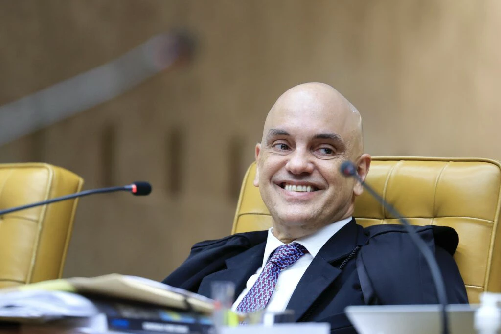 Dólar tem alta após decisão de Moraes de manter decreto do IOF