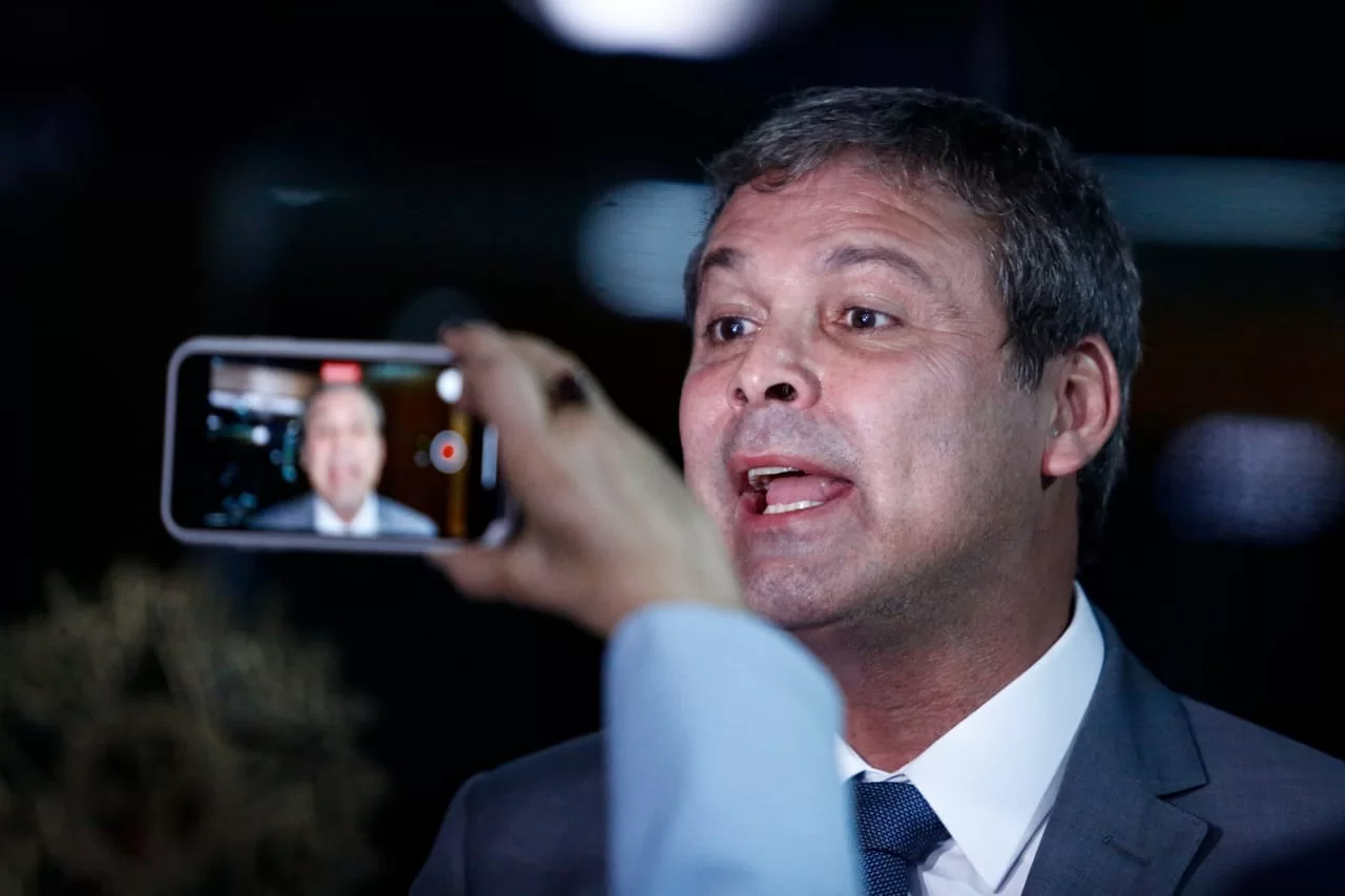 Os petistas asfixiam a verdade com gás e a jogam no forno crematório