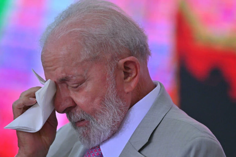 Senado já tem maioria na CCJ por fim da reeleição; Lula é contra