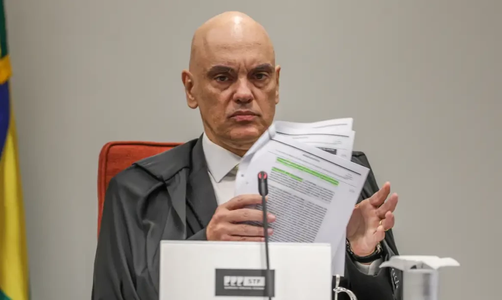 Oposição consegue 41ª assinatura para impeachment de Moraes