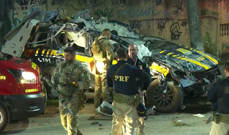 Três policiais rodoviários morrem após acidente em perseguição