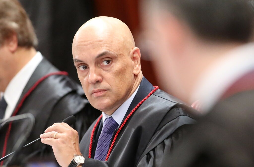 Moraes decreta bloqueio de R$ 50 milhões de Marcos do Val