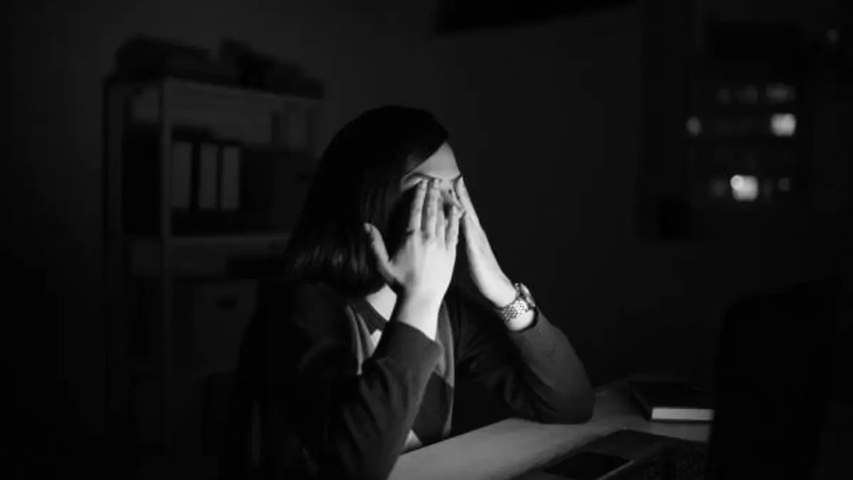 De PIX a perfis falsos: veja como agressores usam tecnologia para perseguir mulheres em Goiás