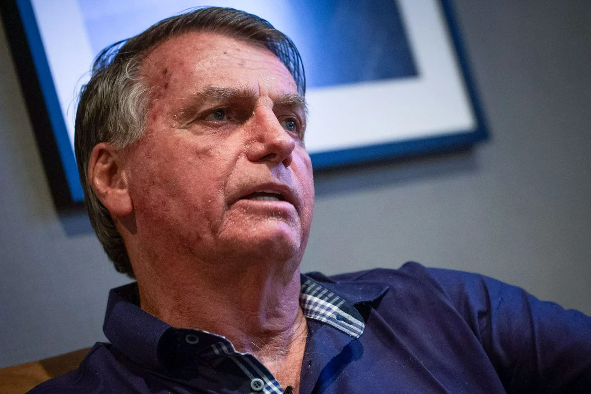 Após busca e apreensão, PF diz que não havia arma na casa de Bolsonaro