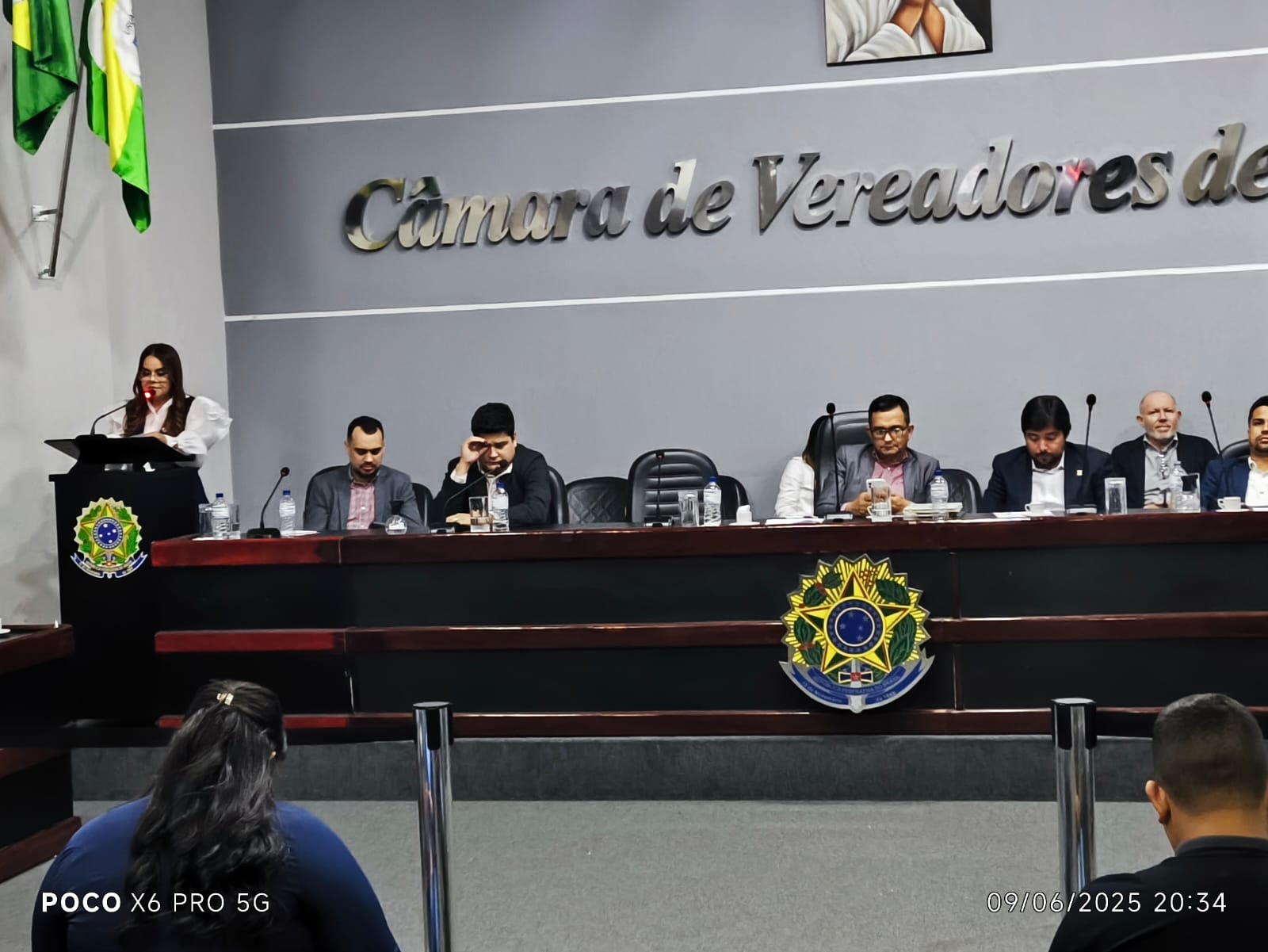 Vereadores desaprovam segurança do prefeito Machadinho, Armado no plenário