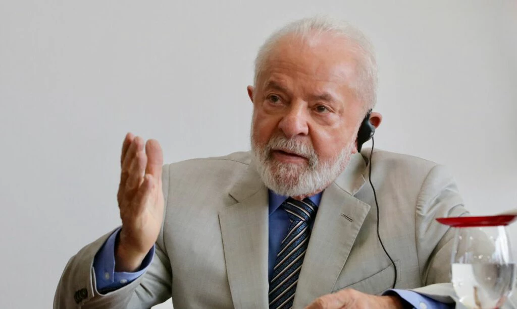 Governo Lula gasta R$ 117 mil com tapetes de fabricante do BBB
