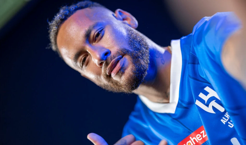Neymar deverá processar Luana Piovani após ataques nas redes