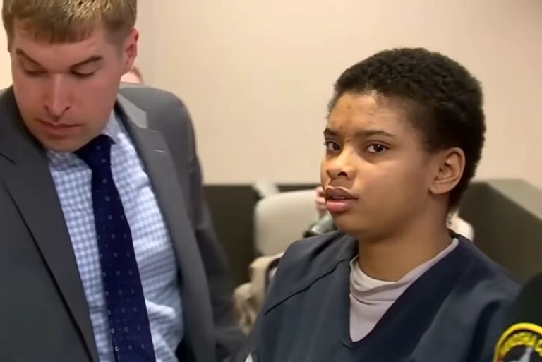 Jovem é condenada a 11 anos por matar homem que abusava dela