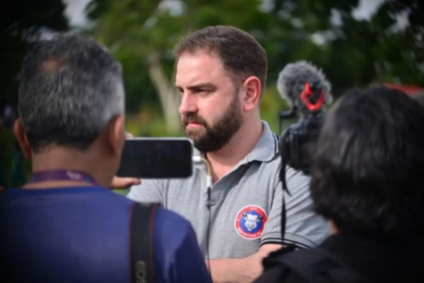 Acusado pela ex, filho de Lula já fez post homofóbico: “Monte de gay”