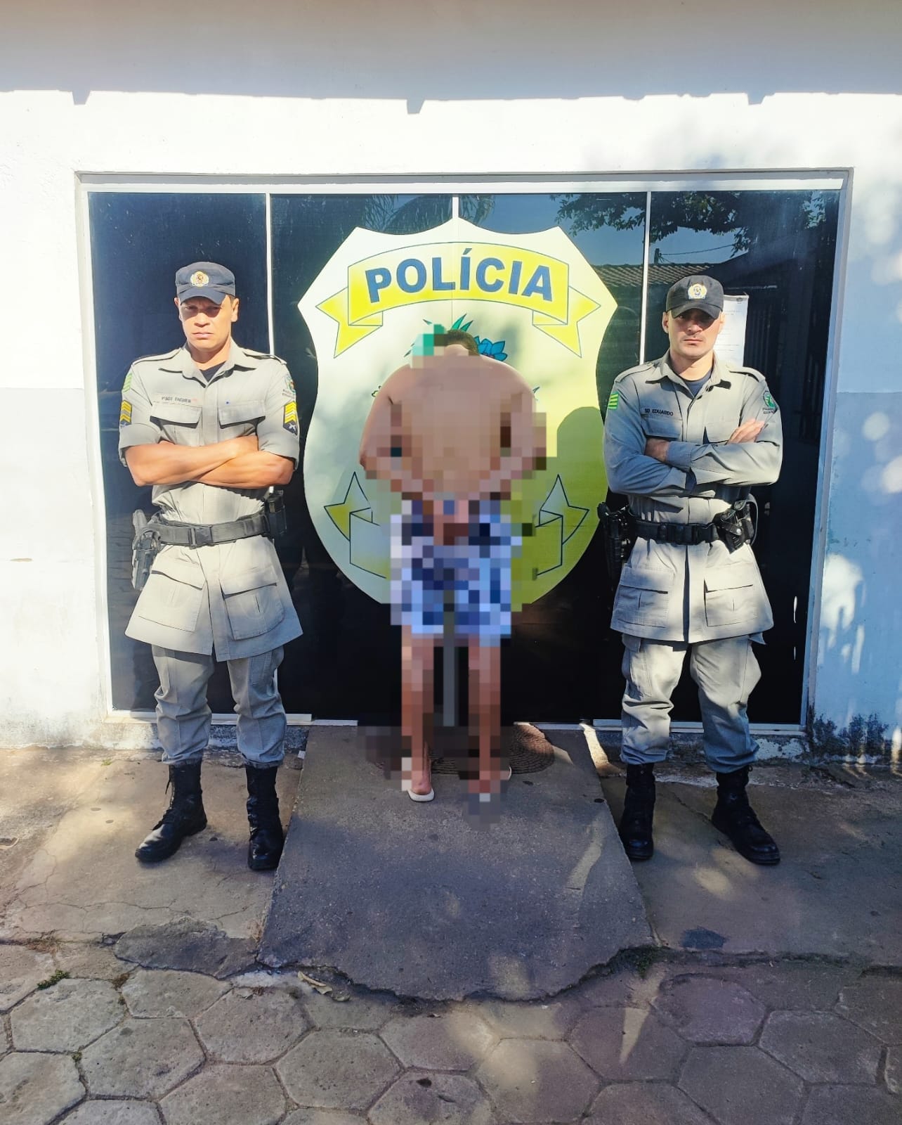 Ele passou o carro sobre a moto da companheira e foi levado para a prisão em Uruaçu