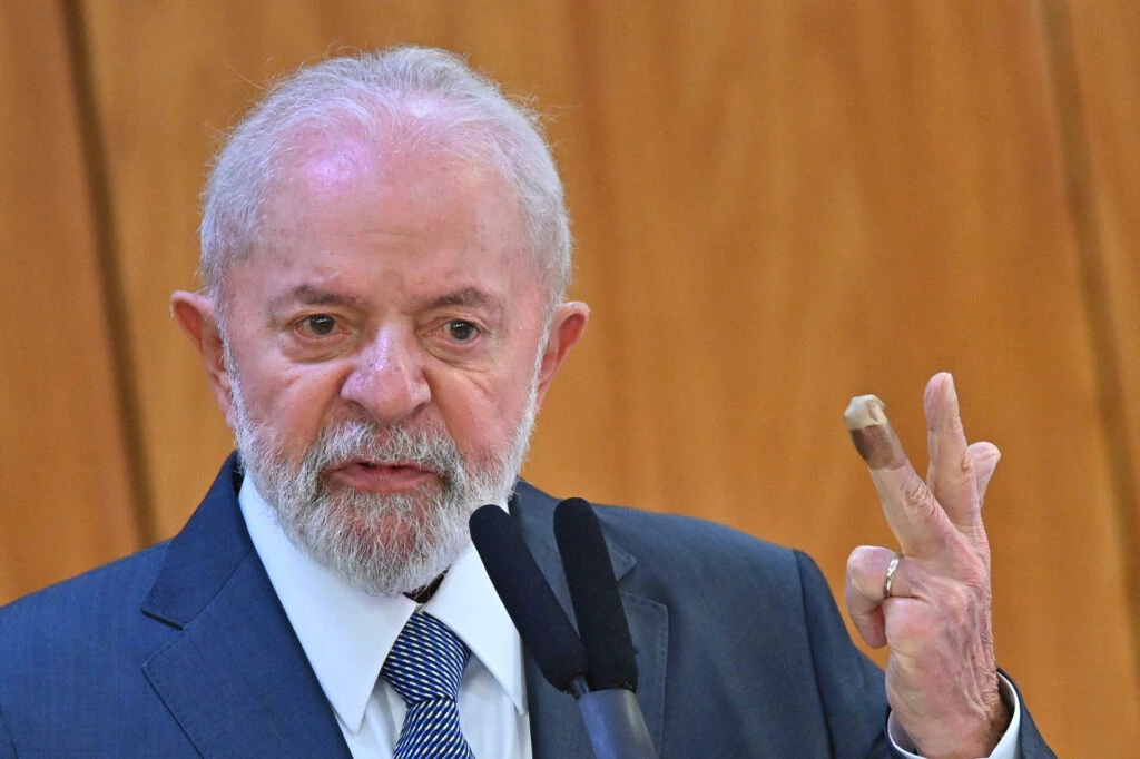 Governo Lula mente ao dizer que não recusou oferta do Uruguai