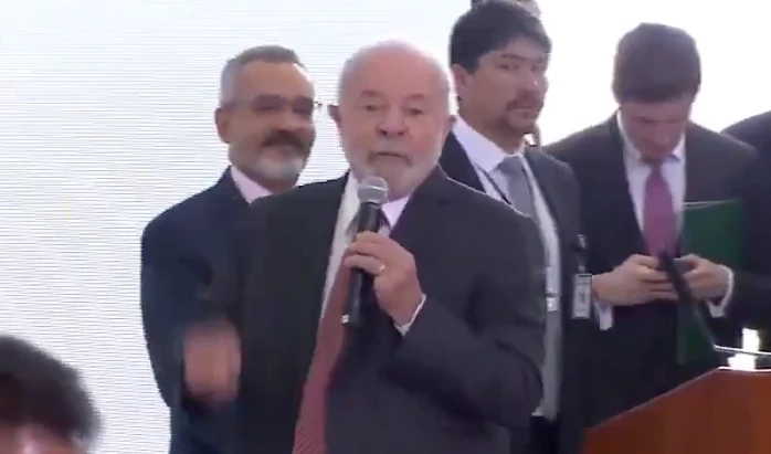 "Político quando rouba, submerge" Vídeo de Lula falando que não se escondeu volta a viralizar