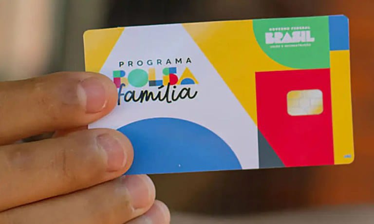 Bolsa Família vs. Carteira Assinada: O Que os Dados Revelam?