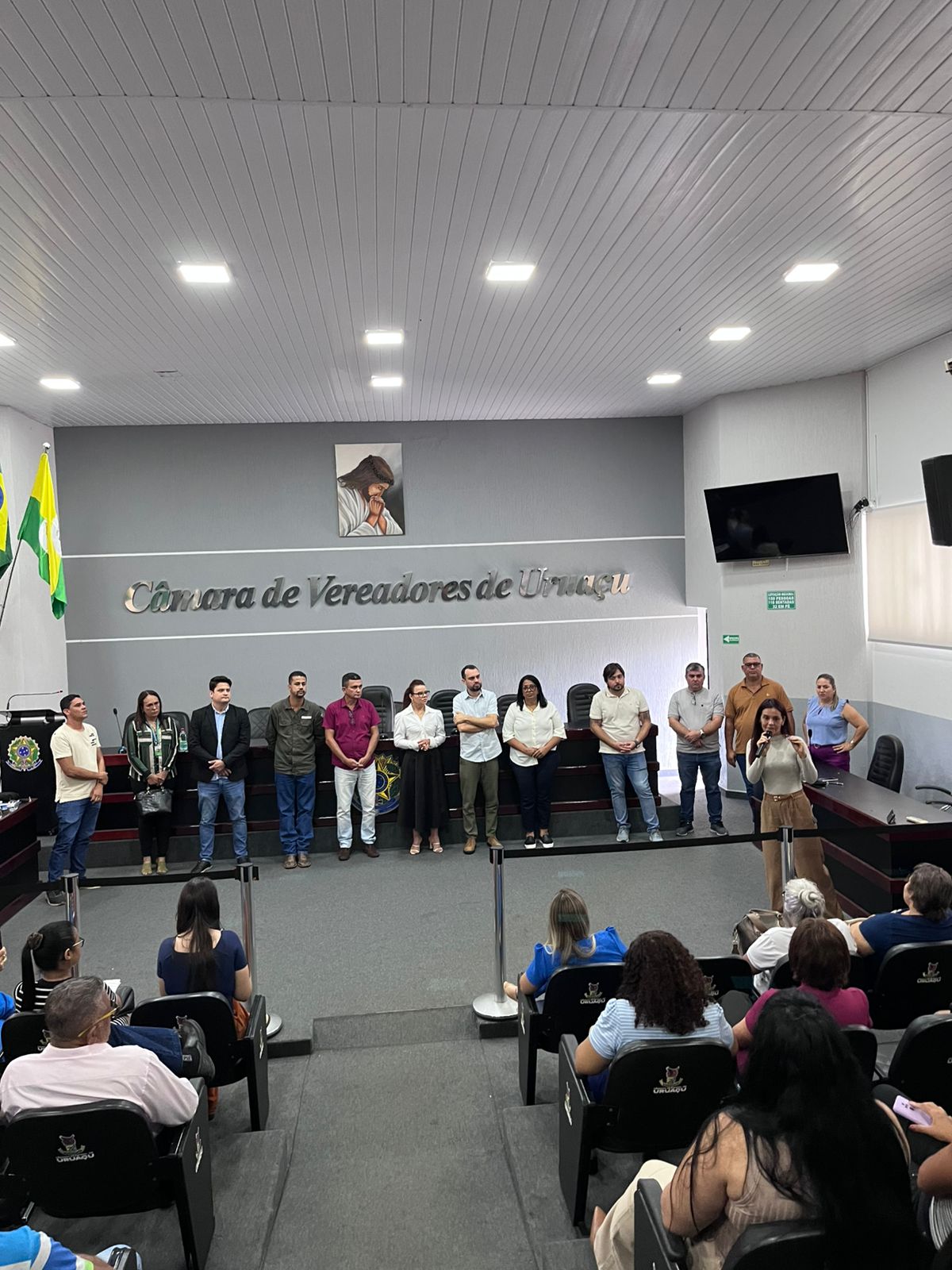 A Câmara de Uruaçu se reúne com o objetivo de discutir a municipalização da Escola Betinho