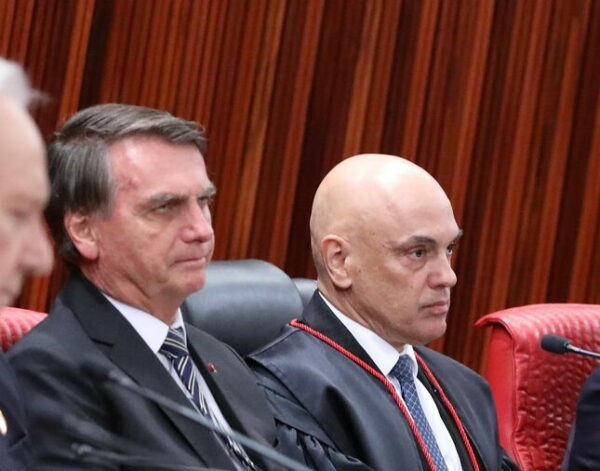 Moraes segue a PGR e arquiva pedido de prisão de Bolsonaro