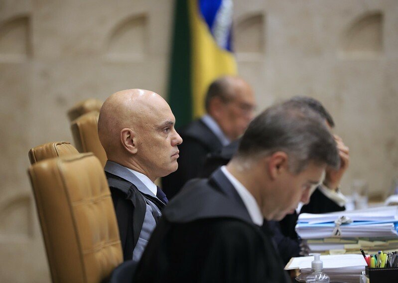 Estadão: Jornalista cita ativismo judicial e forte politização do STF