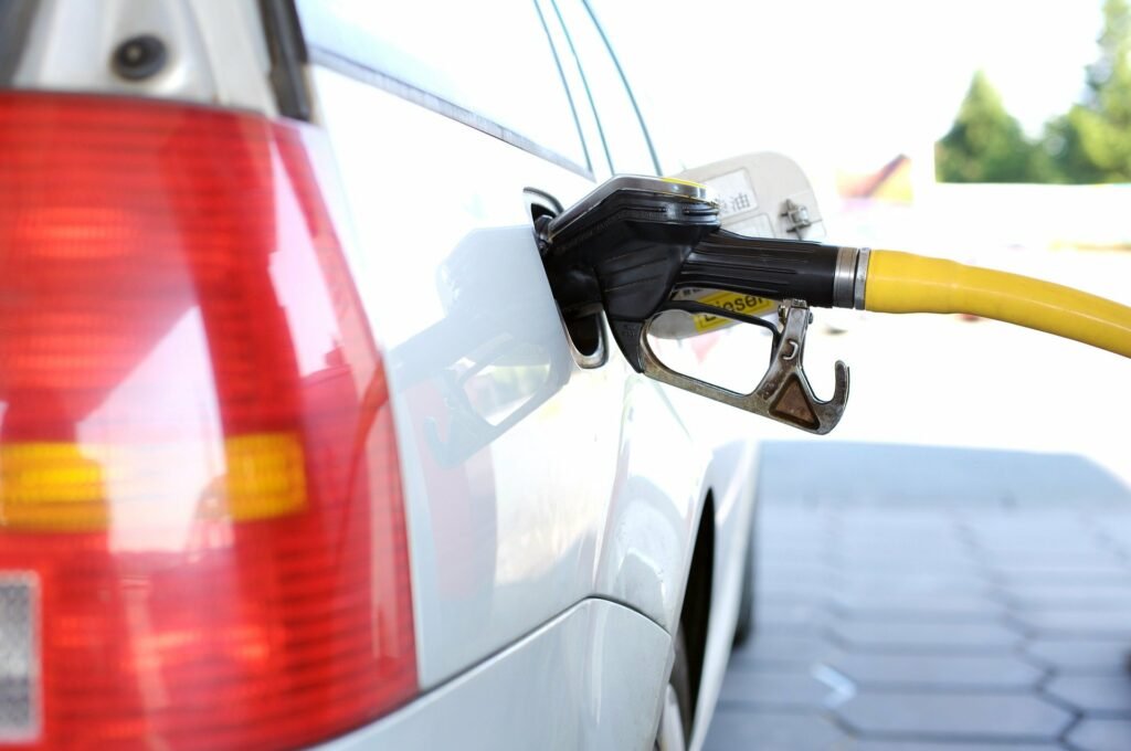 MPF vai à Justiça para suspender aumento de etanol na gasolina do Governo Lula