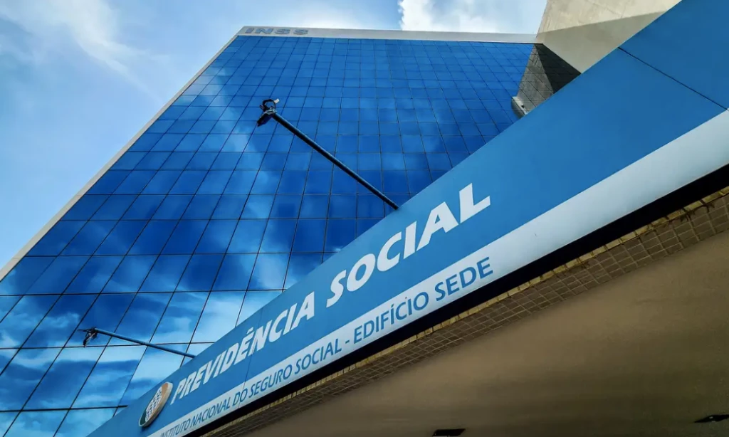CNN expõe venda de listas do INSS com dados de aposentados