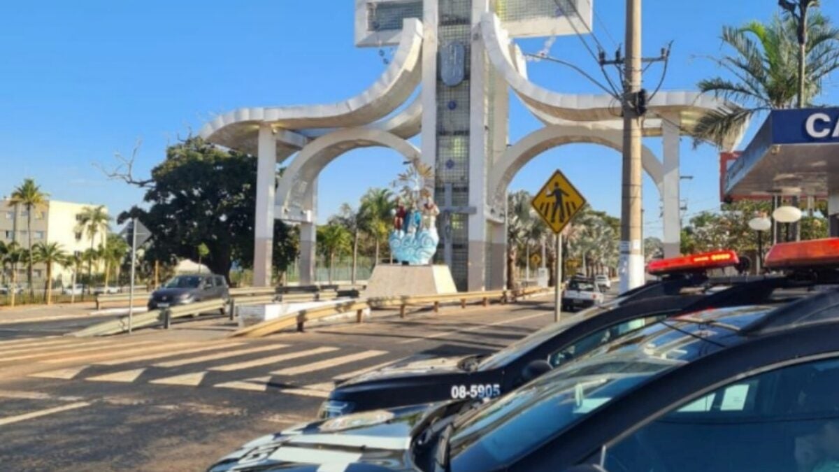 Casal desmaia mulher com coronhada por causa de dívida do filho, em Trindade