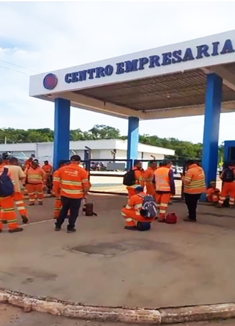 Funcionários da Construtora Vilasa entram em greve em Uruaçu por falta de pagamentos
