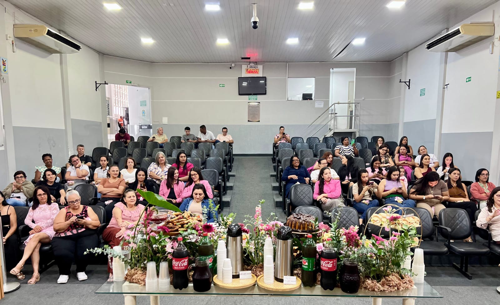 Câmara Municipal realiza café da manhã especial em homenagem ao Dia Internacional da Mulher