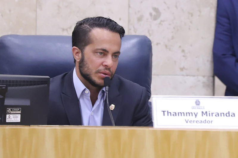 Thammy se irrita e abandona entrevista com Ratinho no SBT