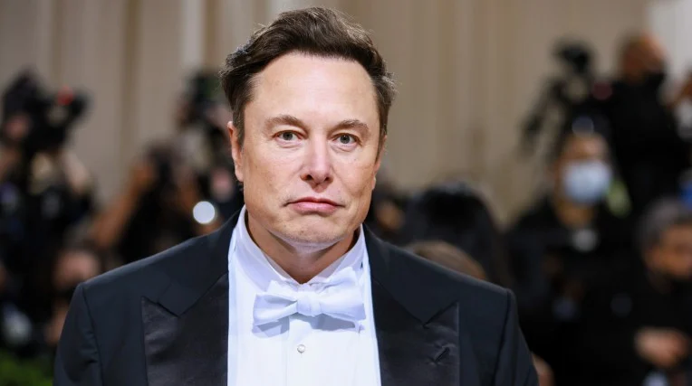Elon Musk anuncia doação de mil terminais da Starlink para o RS