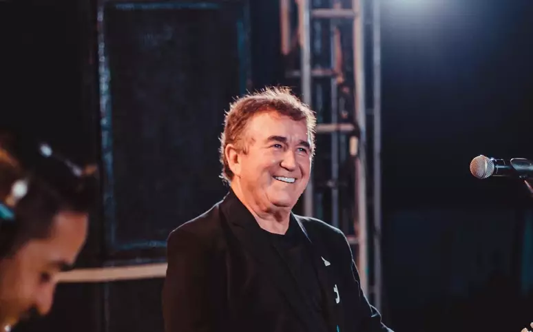 Amado Batista é obrigado a pagar pensão de R$ 10 mil à ex-namorada