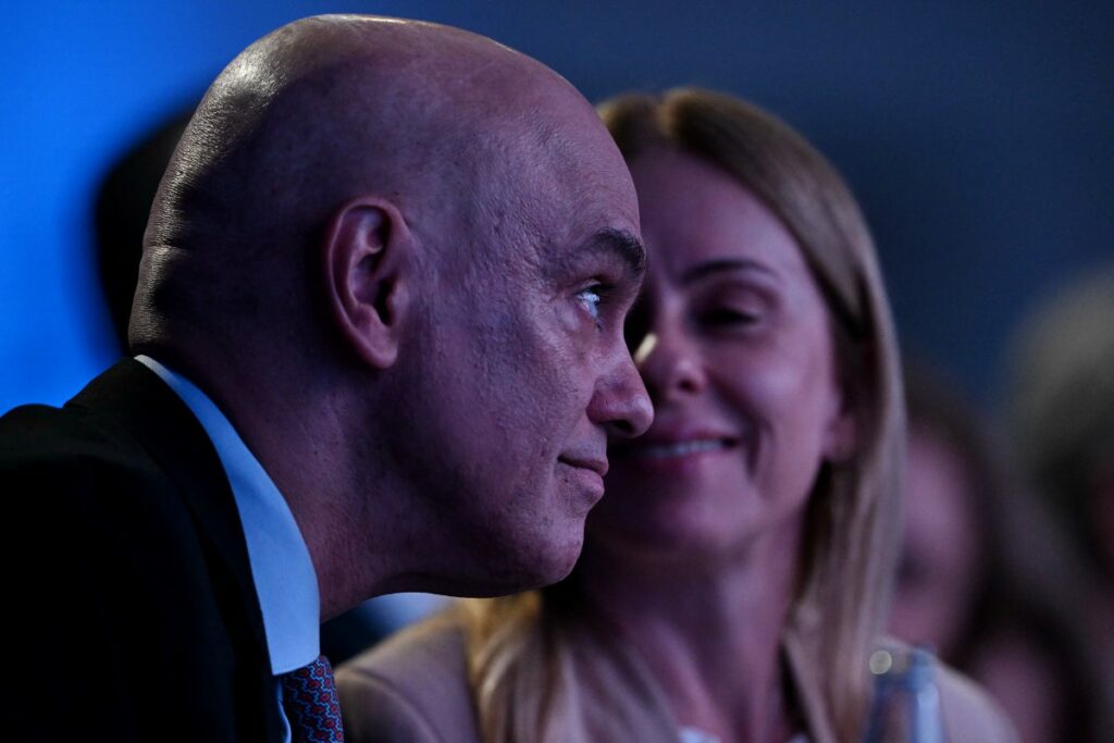 PF prepara relatório sobre ligação entre Moraes e Banco Master