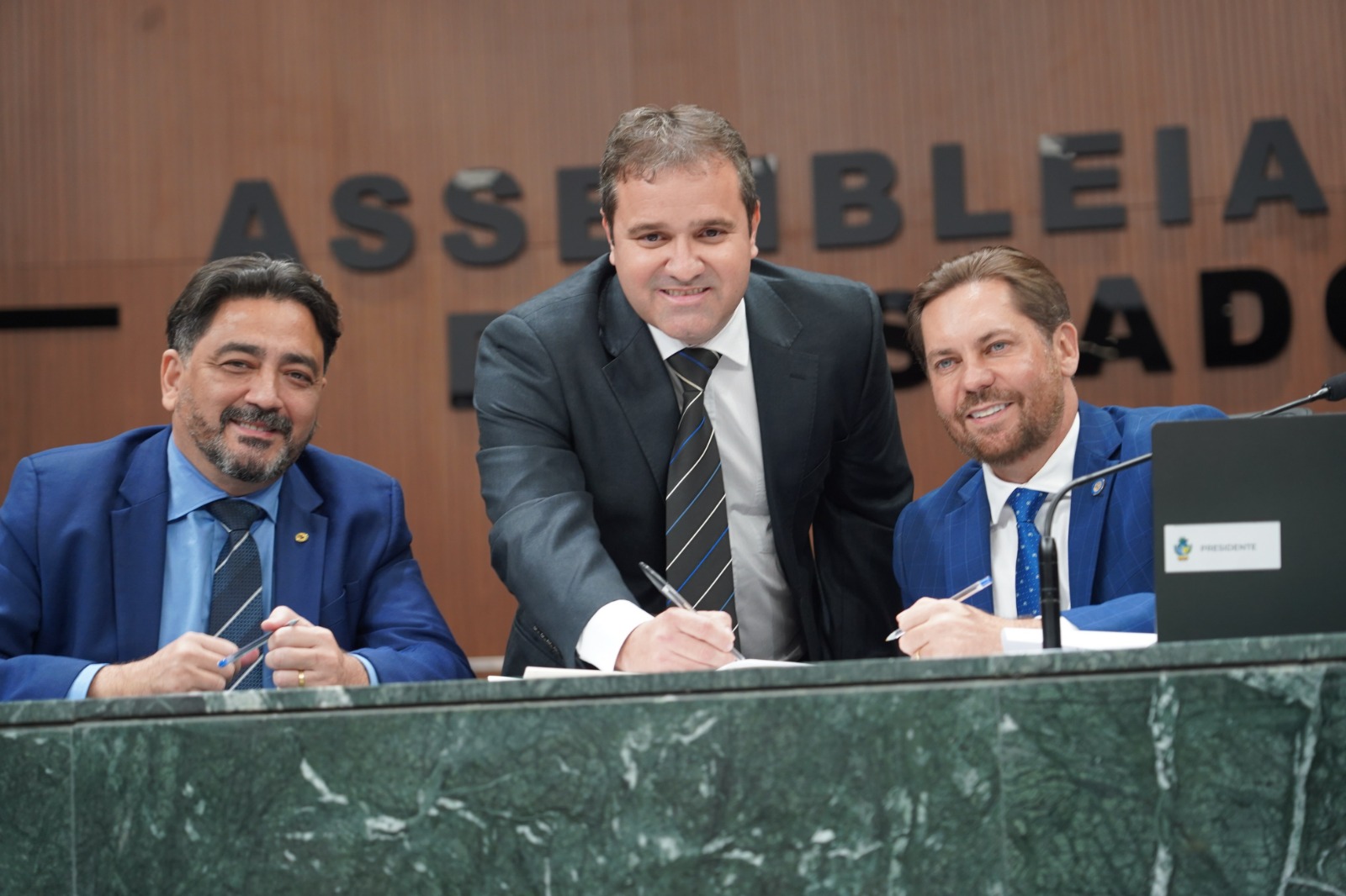 Dr. Rodrigo Fernandes Assume Mandato Temporário na Assembleia Legislativa com Apoio de Lideranças Políticas