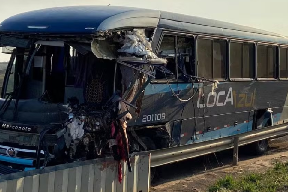 Acidente com ônibus deixa 5 mortos e 6 feridos em rodovia de SP