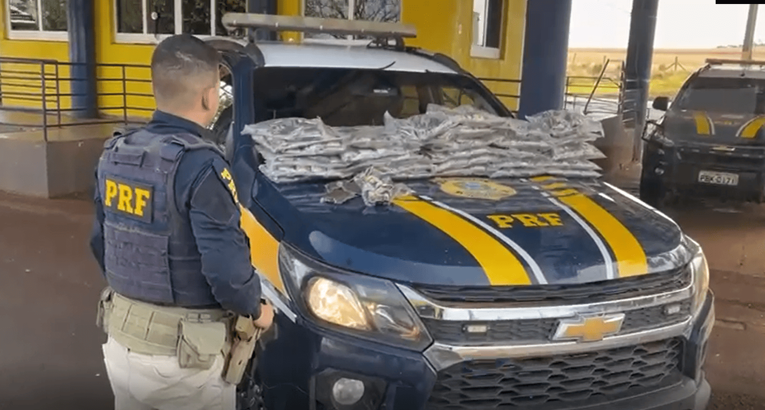 PRF apreende 31 kg de haxixe escondidos em caminhonete na BR-153
