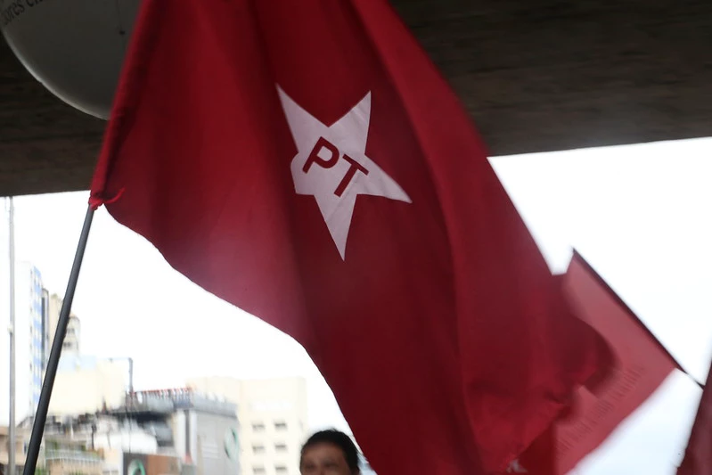 PT de Lula Estuda Aumento de IPTU e ISS para Lojas, Redes e Bancos