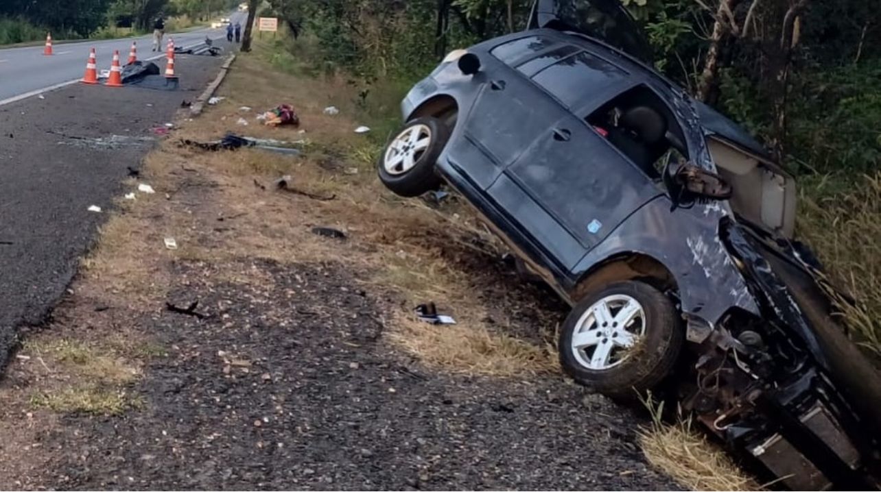 Acidente na BR-153 em Mara Rosa deixa uma pessoa morta e três feridas