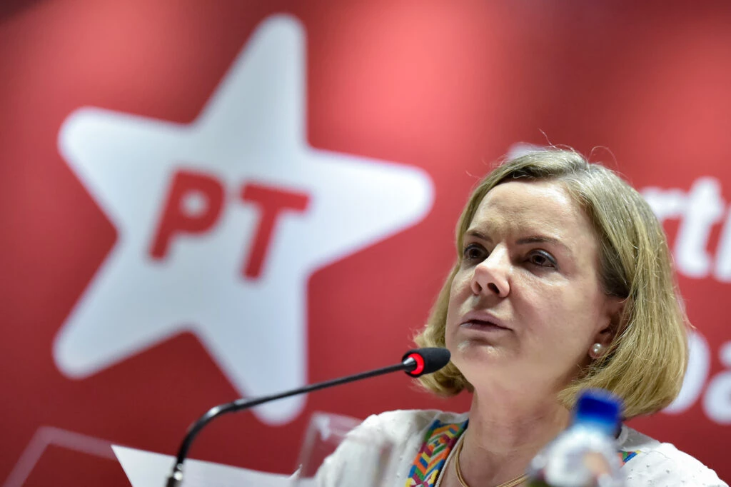 Gleisi atenta contra liberdade de imprensa e intimida jornalista