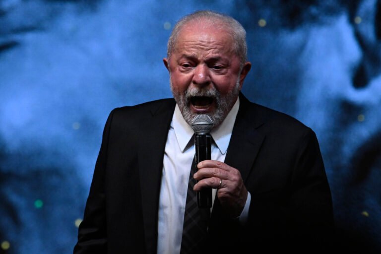 Existe o mundo real e o mundo de Lula, onde o governo pode escorchar